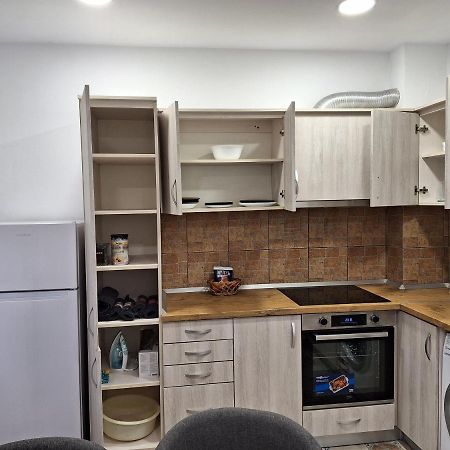 Black Eagle Central Unirii Square, 2 King Size Bedrooms, Free Private Parking Oradea Bagian luar foto